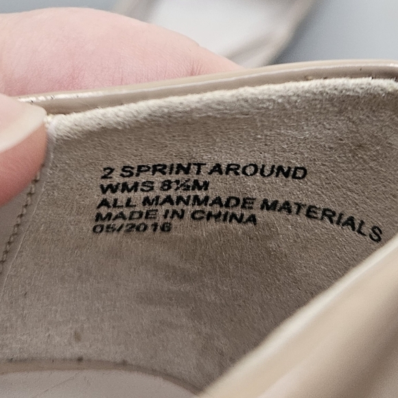 Reaction Kenneth Cole Women Size 8.5 Patent Faux Leather Nude Pumps Heels Shoes - Picture 6 of 6